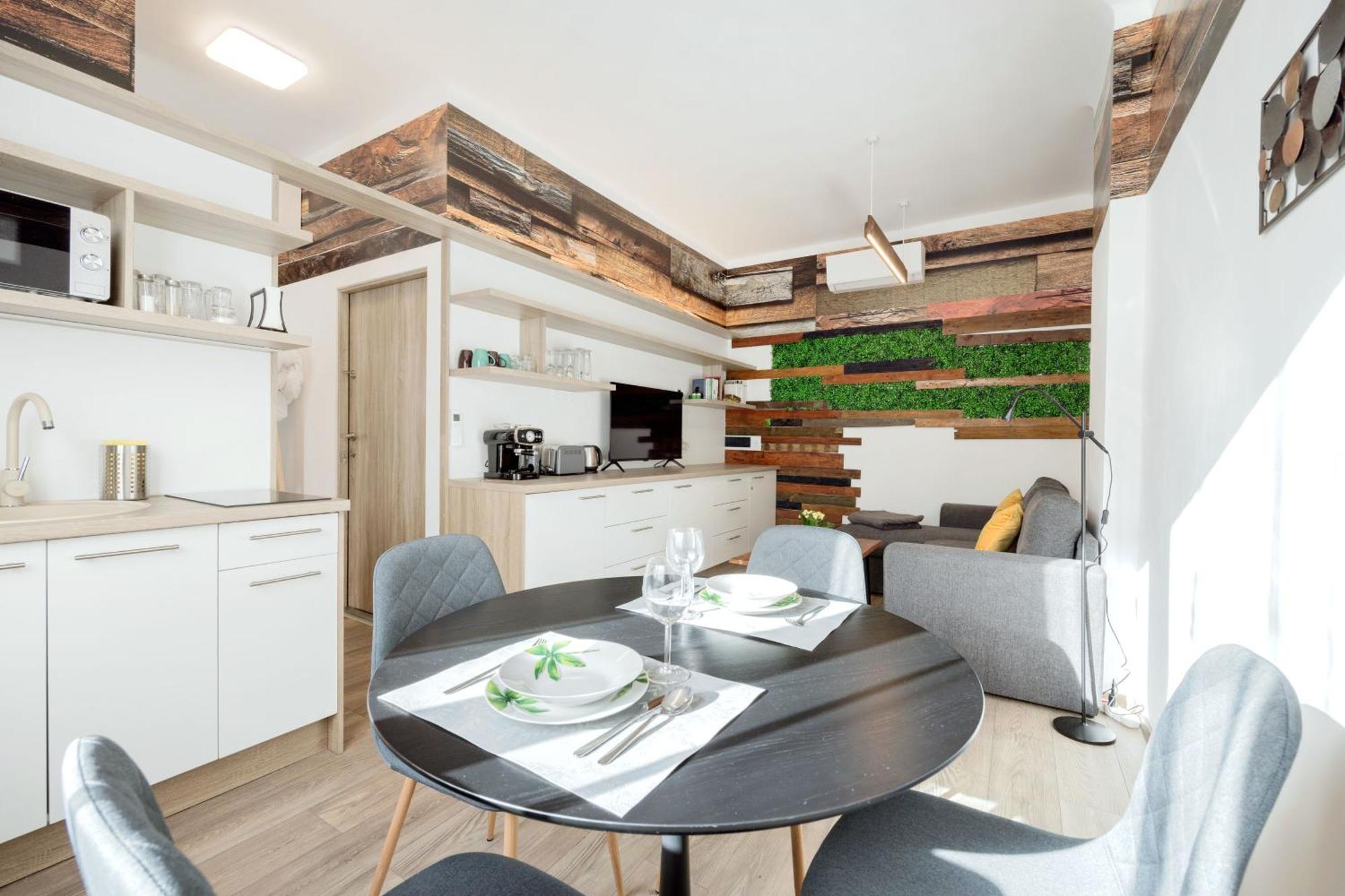 Elemental Retreats - Wood & Water Apartment *